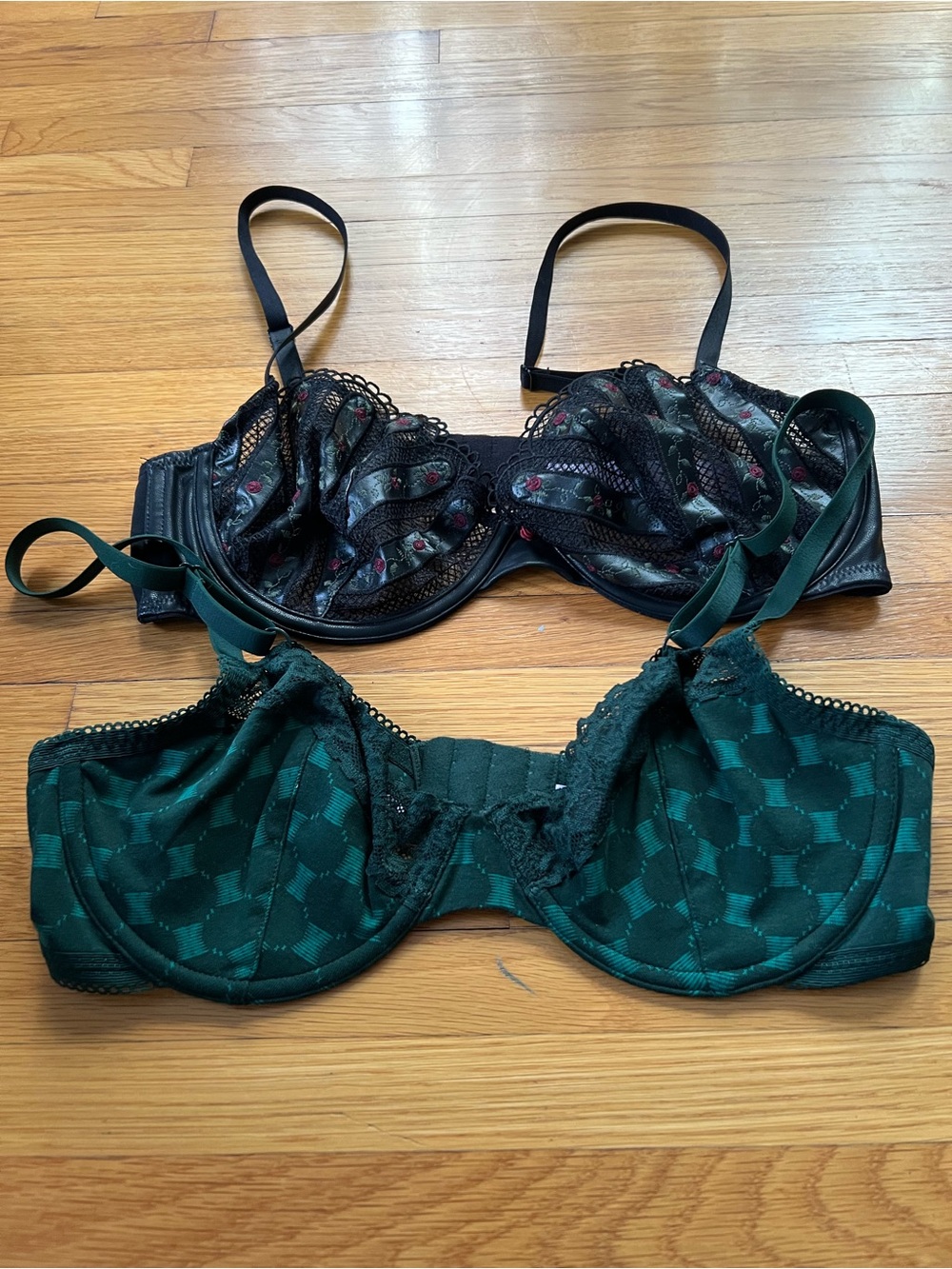 Savage x Fenty Dark Green and Black Lacy Underwire Bras